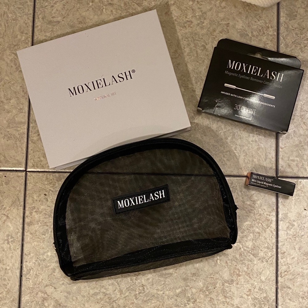 Moxie Lash Natural Kit. 3 lash sets.